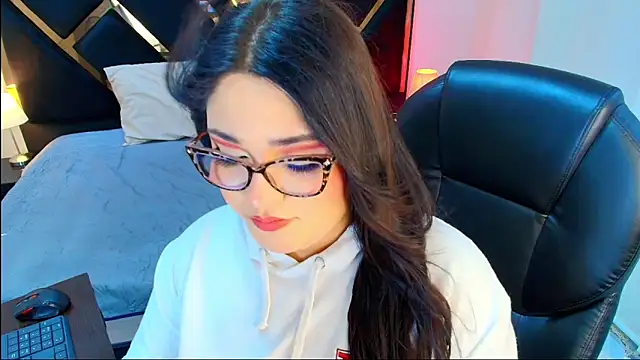 Camiila Osorio online show from April 17, 7:39 pm