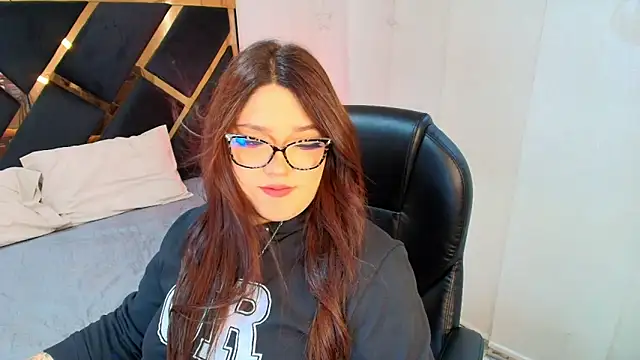 Camiila Osorio online show from April 20, 7:37 pm