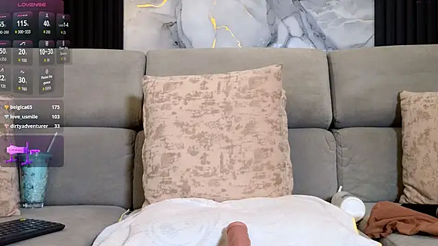 Snapshot of anellejones chatting on December 16, 3:22 am anellejones online show from December 16, 3:22 am