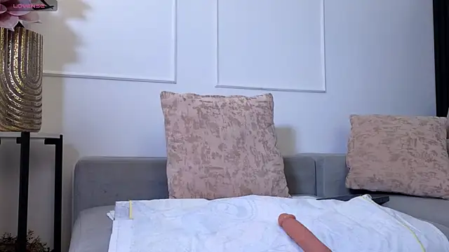 Snapshot of anellejones chatting on December 18, 4:51 am anellejones online show from December 18, 4:51 am