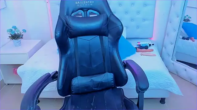 Snapshot of silvana__miller chatting on March 5, 7:38 pm silvana miller online show from March 5, 7:38 pm