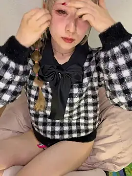 alice  1111 online show from April 13, 1:05 pm