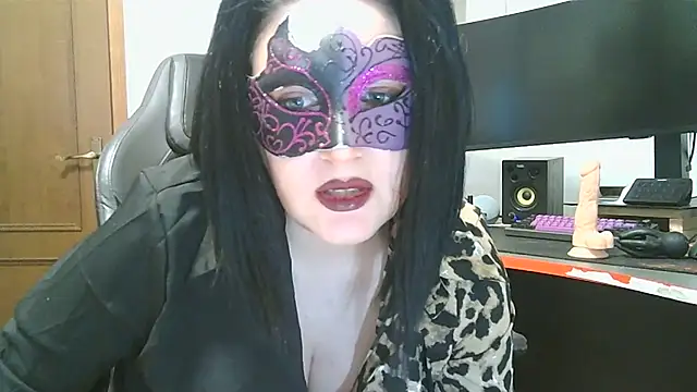 LaDamaNeraa online show from October 10, 1:10 pm