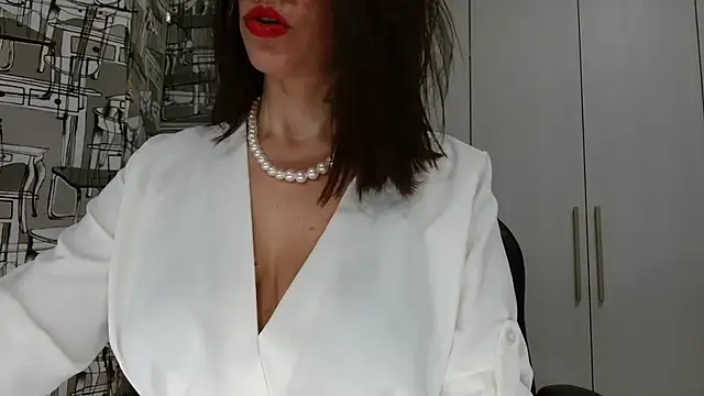 Snapshot of saraxt987 chatting on February 11, 9:56 pm saraxt987 online show from February 11, 9:56 pm