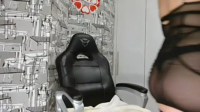 Snapshot of saraxt987 chatting on March 12, 9:34 am saraxt987 online show from March 12, 9:34 am