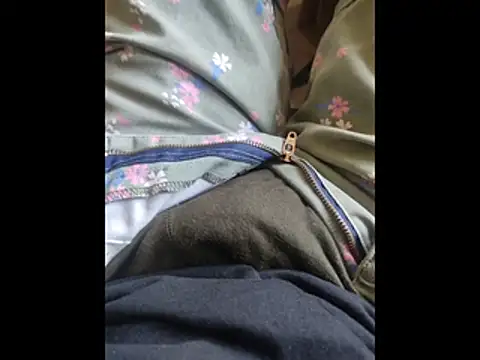 Snapshot of boy_BeardGallery chatting on December 18, 5:24 am boy BeardGallery online show from December 18, 5:24 am