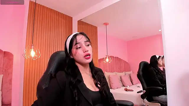 ariel jonees online show from February 4, 4:50 pm