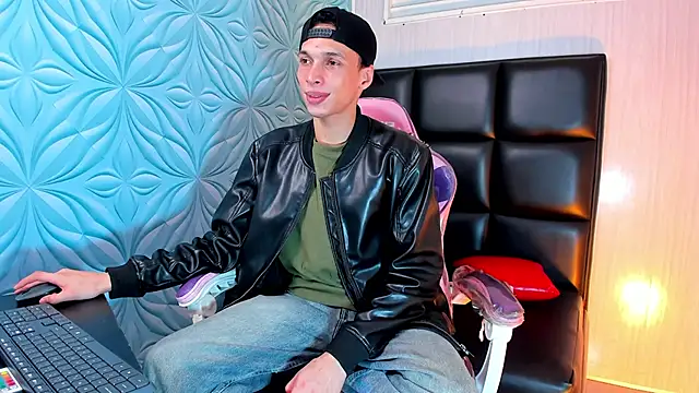 Milk max 18 online show from May 6, 2:33 pm