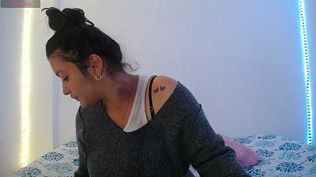 Snapshot of Laurenkenner_ chatting on February 18, 4:48 pm Laurenkenner online show from February 18, 4:48 pm
