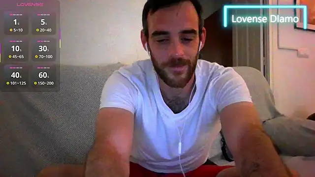 Snapshot of _NakedChef_ chatting on September 10, 5:24 pm NakedChef online show from September 10, 5:24 pm