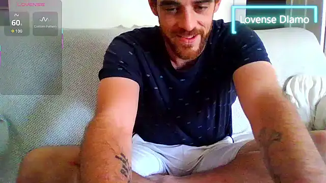 Snapshot of _NakedChef_ chatting on October 1, 4:57 pm NakedChef online show from October 1, 4:57 pm