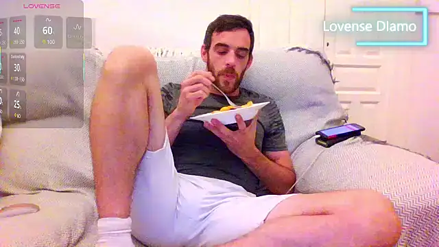 Snapshot of _NakedChef_ chatting on October 8, 10:07 pm NakedChef online show from October 8, 10:07 pm