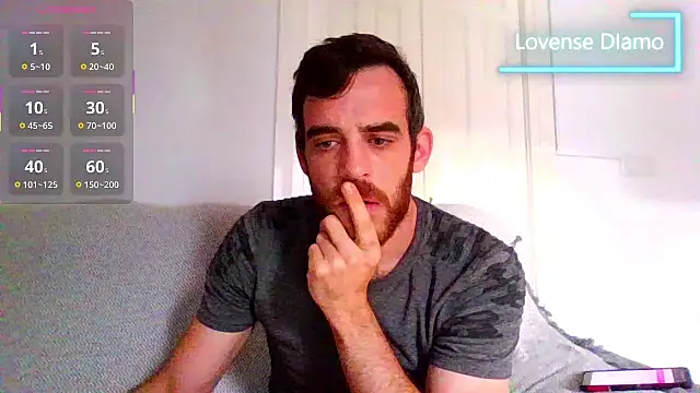 Snapshot of _NakedChef_ chatting on October 17, 8:50 am NakedChef online show from October 17, 8:50 am