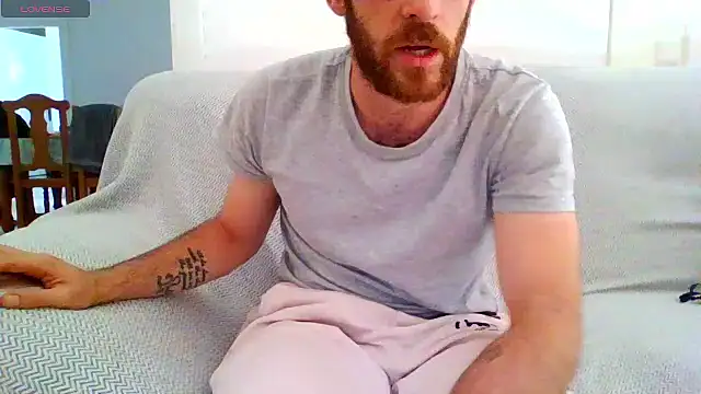 Snapshot of _NakedChef_ chatting on October 22, 10:59 am NakedChef online show from October 22, 10:59 am