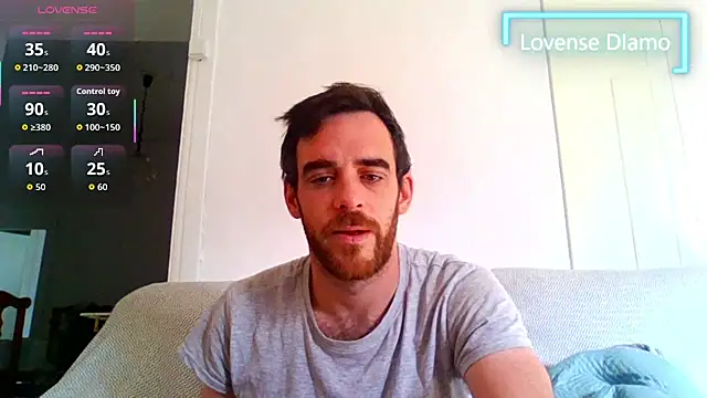 Snapshot of _NakedChef_ chatting on October 29, 9:00 am NakedChef online show from October 29, 9:00 am