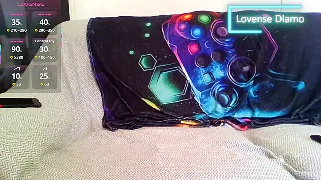 Snapshot of _NakedChef_ chatting on November 7, 9:53 am NakedChef online show from November 7, 9:53 am