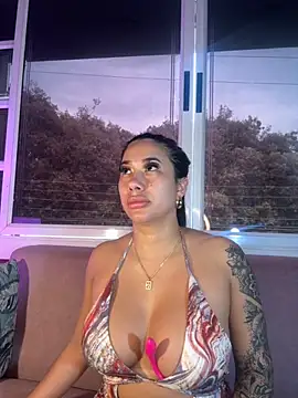 kiim taaylor online show from September 18, 1:24 pm