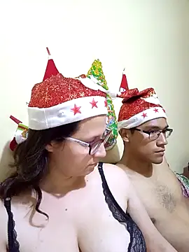 Snapshot of couple_orgasm chatting on December 18, 12:32 am couple orgasm online show from December 18, 12:32 am