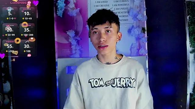 Snapshot of juniior_2311_ chatting on February 10, 7:38 pm juniior 2311 online show from February 10, 7:38 pm