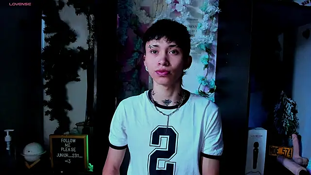 Snapshot of juniior_2311_ chatting on March 5, 12:33 pm juniior 2311 online show from March 5, 12:33 pm