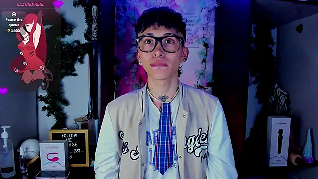 Snapshot of juniior_2311_ chatting on March 7, 5:08 am juniior 2311 online show from March 7, 5:08 am