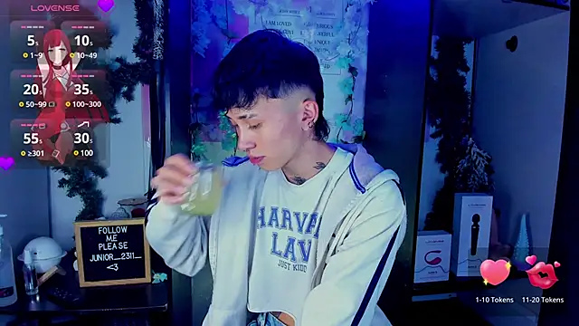 Snapshot of juniior_2311_ chatting on March 7, 11:38 pm juniior 2311 online show from March 7, 11:38 pm