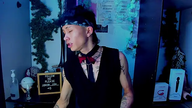 Snapshot of juniior_2311_ chatting on March 11, 7:36 pm juniior 2311 online show from March 11, 7:36 pm