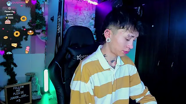 Snapshot of juniior_2311_ chatting on March 15, 11:19 am juniior 2311 online show from March 15, 11:19 am