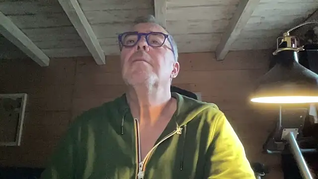 Snapshot of lelohop chatting on February 9, 7:34 am lelohop online show from February 9, 7:34 am