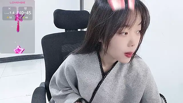 Lvy--v online show from December 29, 10:47 pm