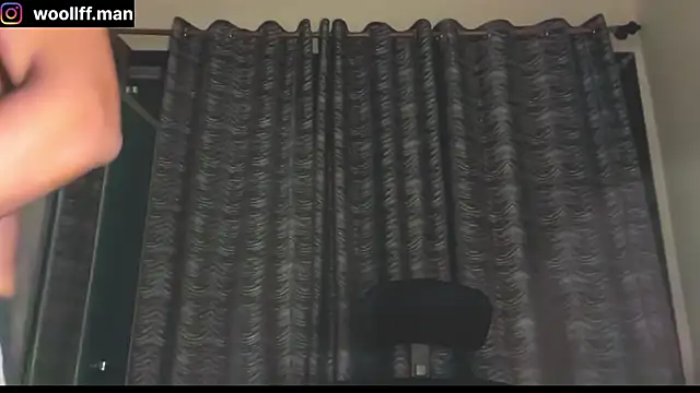 Snapshot of dickpois0n chatting on December 18, 6:46 pm dickpois0n online show from December 18, 6:46 pm