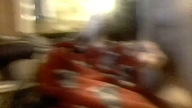 Snapshot of smashb33 chatting on December 18, 2:23 pm smashb33 online show from December 18, 2:23 pm