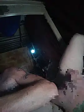 Snapshot of smashb33 chatting on January 19, 2:32 pm smashb33 online show from January 19, 2:32 pm