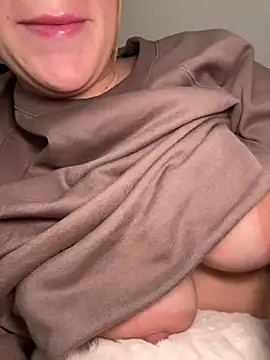 Snapshot of lilylush24 chatting on December 31, 1:08 pm lilylush24 online show from December 31, 1:08 pm