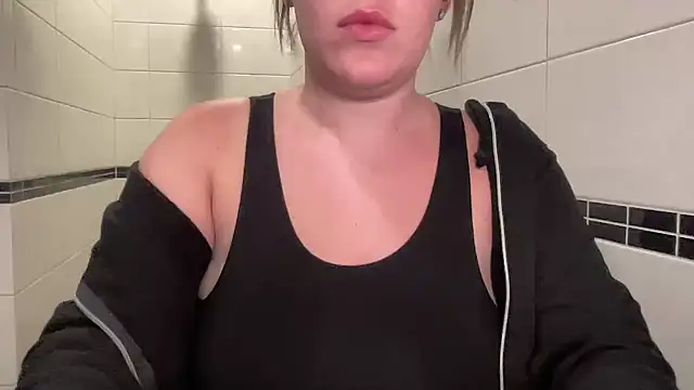 Snapshot of lilylush24 chatting on February 14, 3:05 pm lilylush24 online show from February 14, 3:05 pm