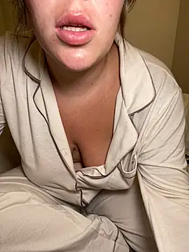 Snapshot of lilylush24 chatting on February 20, 3:19 pm lilylush24 online show from February 20, 3:19 pm