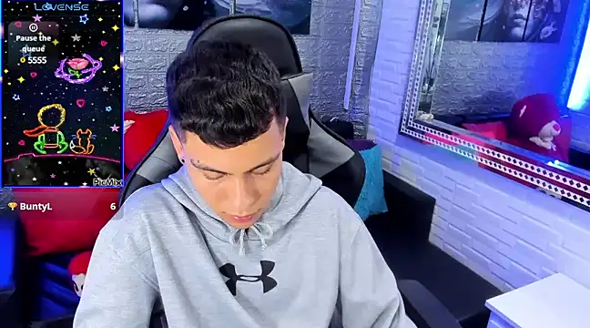 salvadorgomezx online show from December 9, 10:54 am