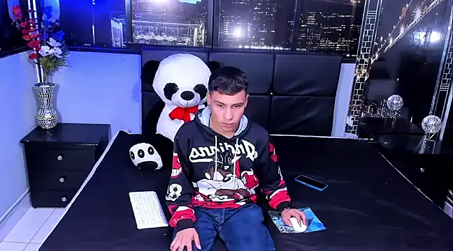 salvadorgomezx online show from December 24, 4:33 am