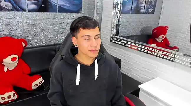 salvadorgomezx online show from February 16, 1:27 pm