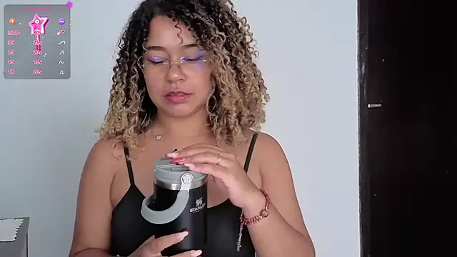 VitoriaFernandes online show from January 17, 8:01 pm