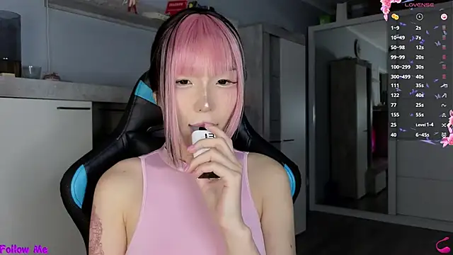 Snapshot of Rin_Aooki chatting on October 31, 12:06 pm Rin Aooki online show from October 31, 12:06 pm