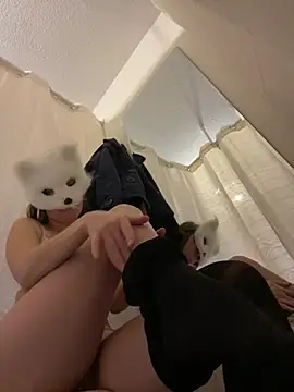 Snapshot of kleinelea123 chatting on December 5, 9:17 am kleinelea123 online show from December 5, 9:17 am