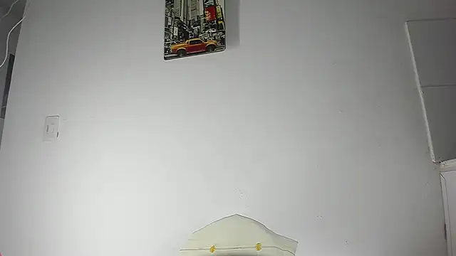 Snapshot of Sophie_sweett19 chatting on December 7, 12:30 am Sophie sweett19 online show from December 7, 12:30 am