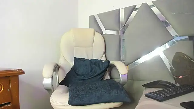 Snapshot of Arii_xxx chatting on February 11, 10:50 pm Arii xxx online show from February 11, 10:50 pm