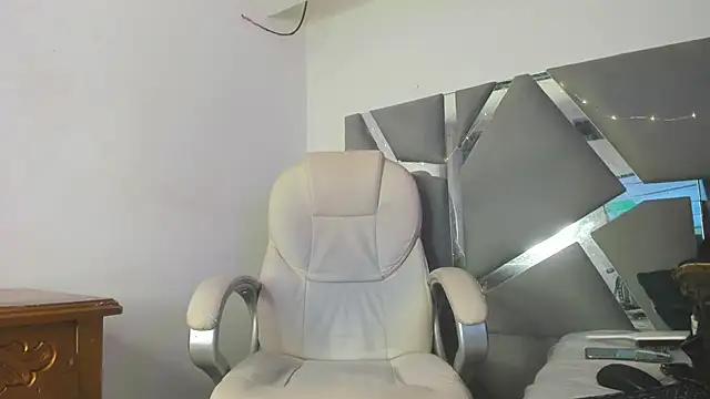 Snapshot of Arii_xxx chatting on February 28, 7:25 pm Arii xxx online show from February 28, 7:25 pm