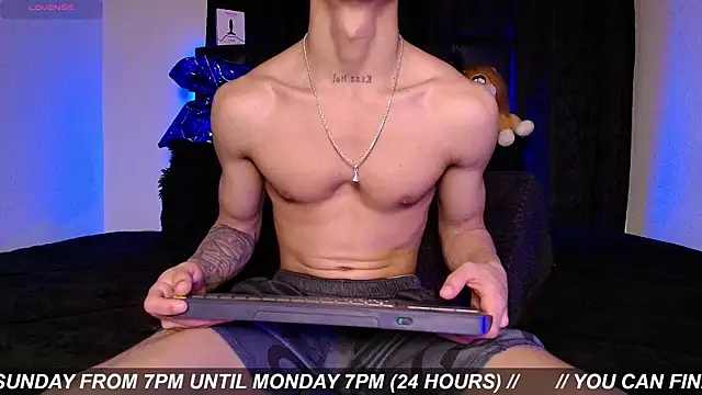 James1lee  online show from July 4, 5:02 am