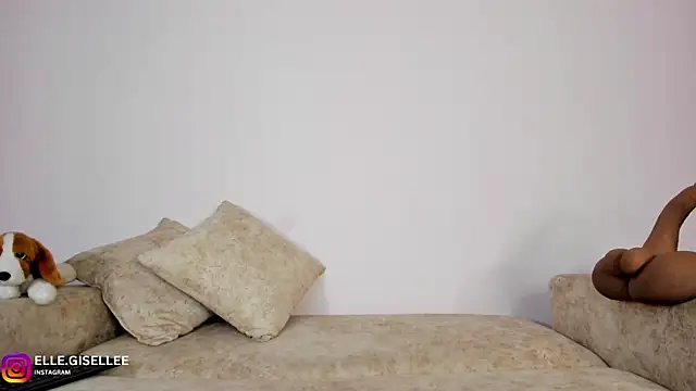 ElleGisellee online show from January 15, 5:19 am