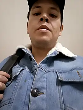 Snapshot of Cghjkkytr chatting on December 16, 9:42 pm Cghjkkytr online show from December 16, 9:42 pm