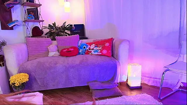 HANNAH LOVEE online show from November 23, 5:40 am