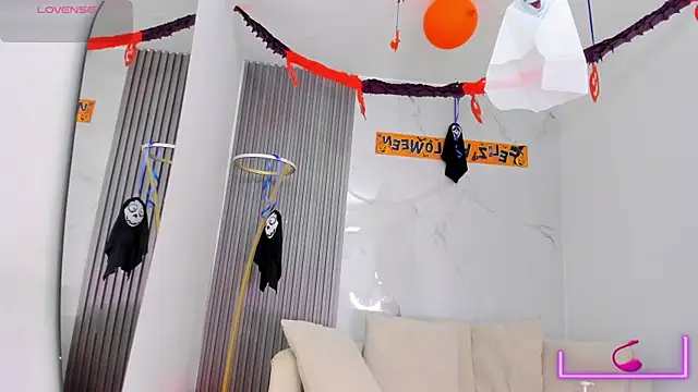 Snapshot of ebonydreams01 chatting on November 8, 11:54 am ebonydreams01 online show from November 8, 11:54 am